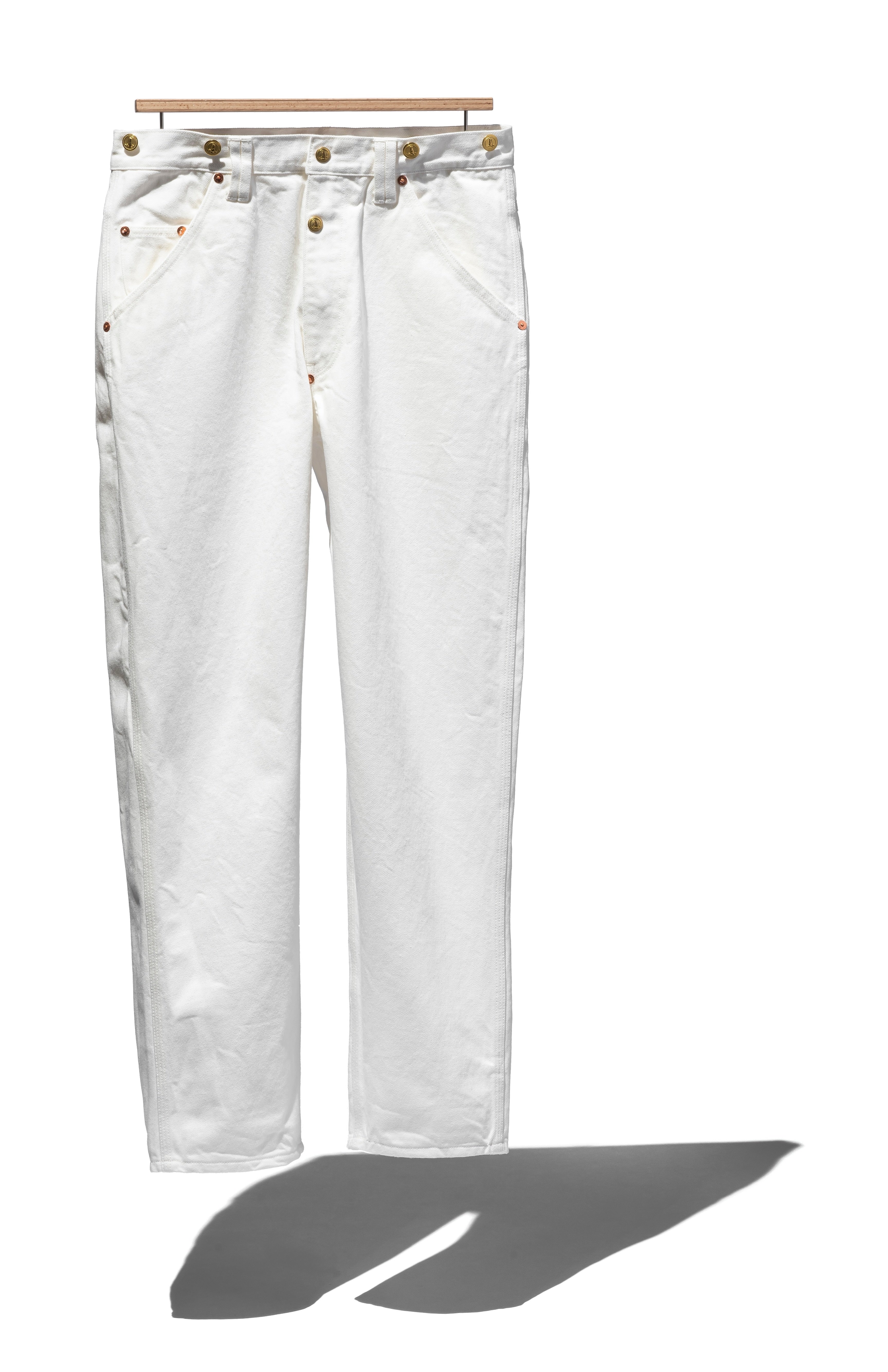 【ESMOK】suspender elegant pants パンツ ホワイト WHITE DENIM SUSPENDER PANTS – TAPERED FIT – WORDS, SOUNDS, COLORS