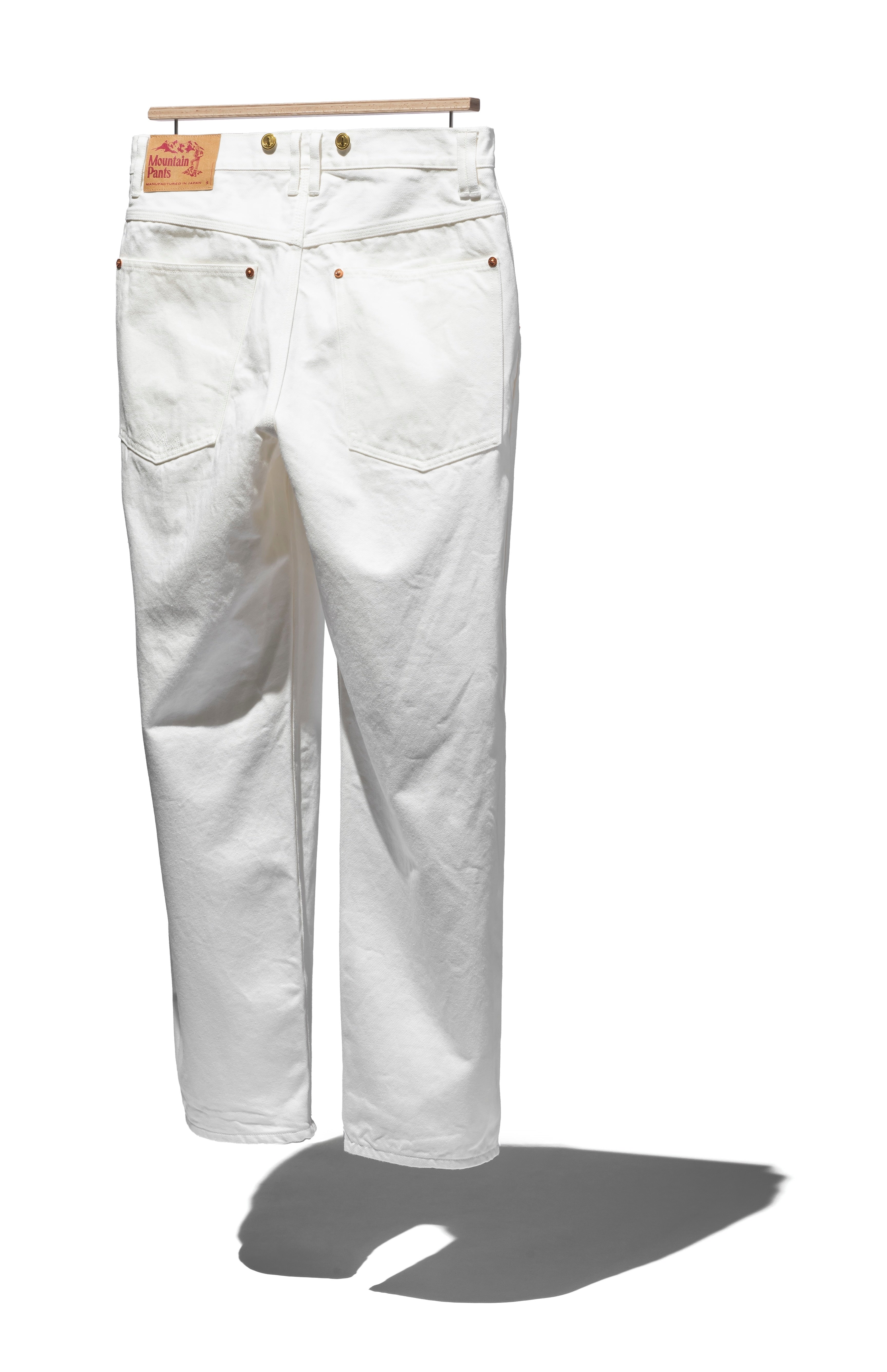 【ESMOK】suspender elegant pants パンツ ホワイト WHITE DENIM SUSPENDER PANTS – TAPERED FIT – WORDS, SOUNDS, COLORS