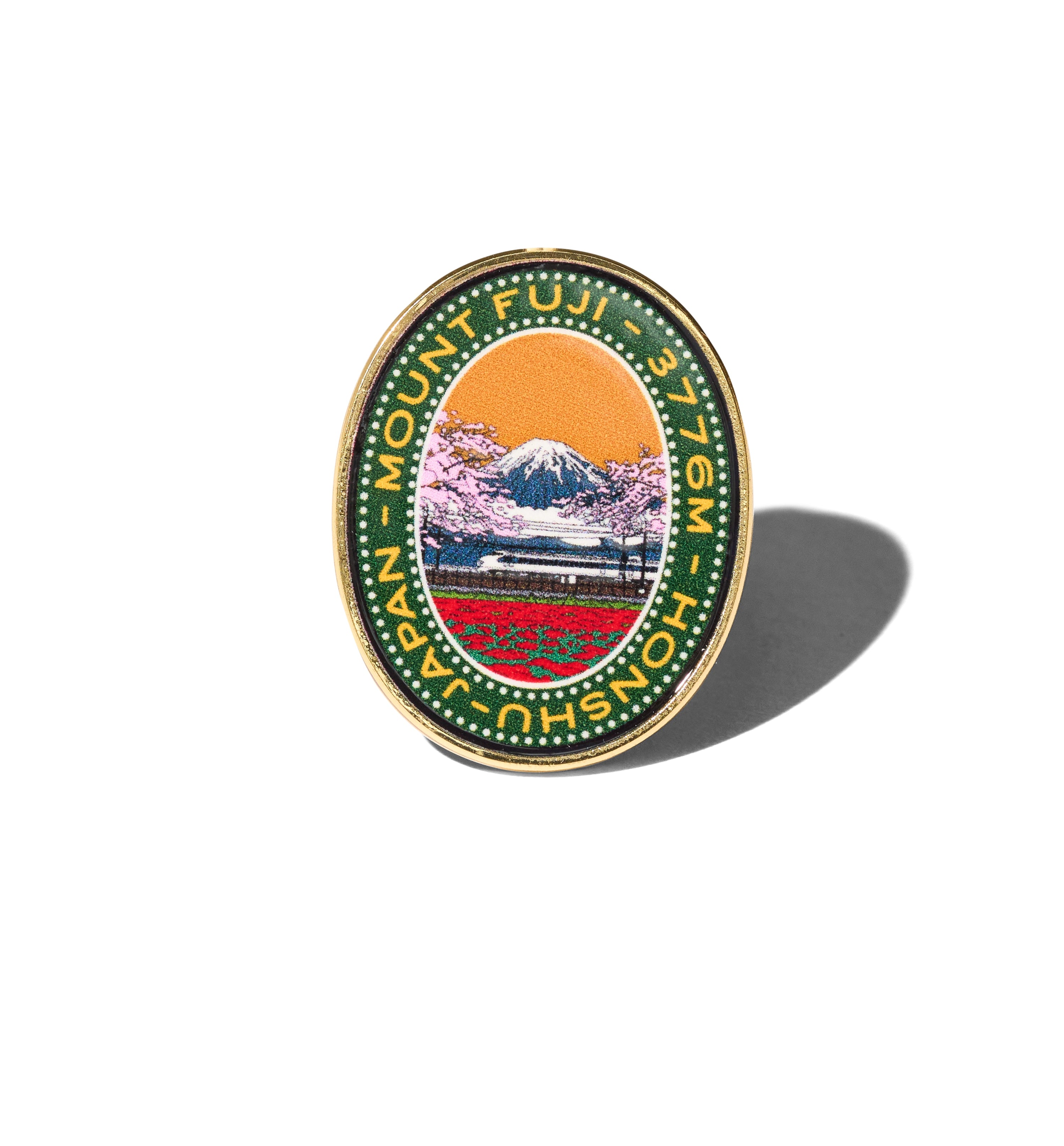 MEDALLION-SHAPED MOUNTAIN PIN: MOUNT FUJI